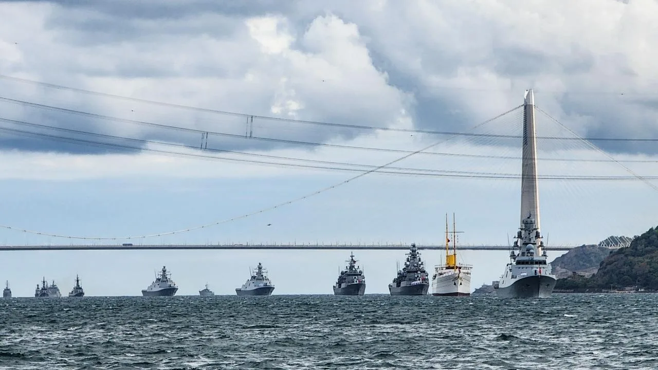 Preveze Deniz Zaferi için gemiler Boğaz'dan geçiyor