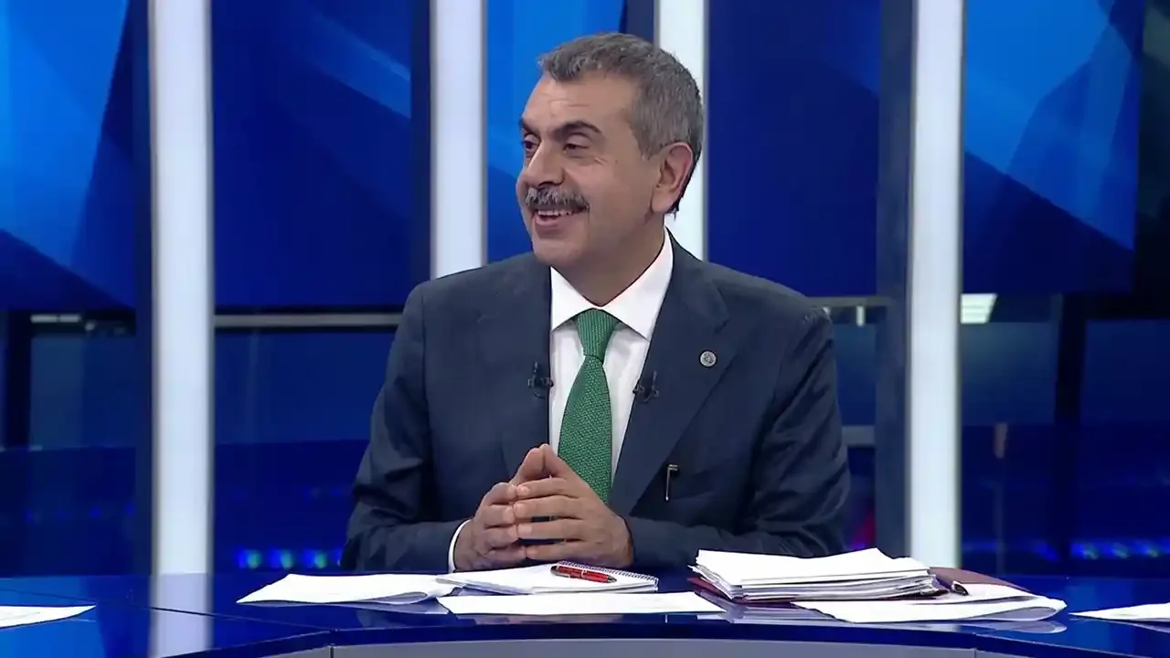 Tekin: Öğretmenler 2026'dan itibaren önlük giyecek