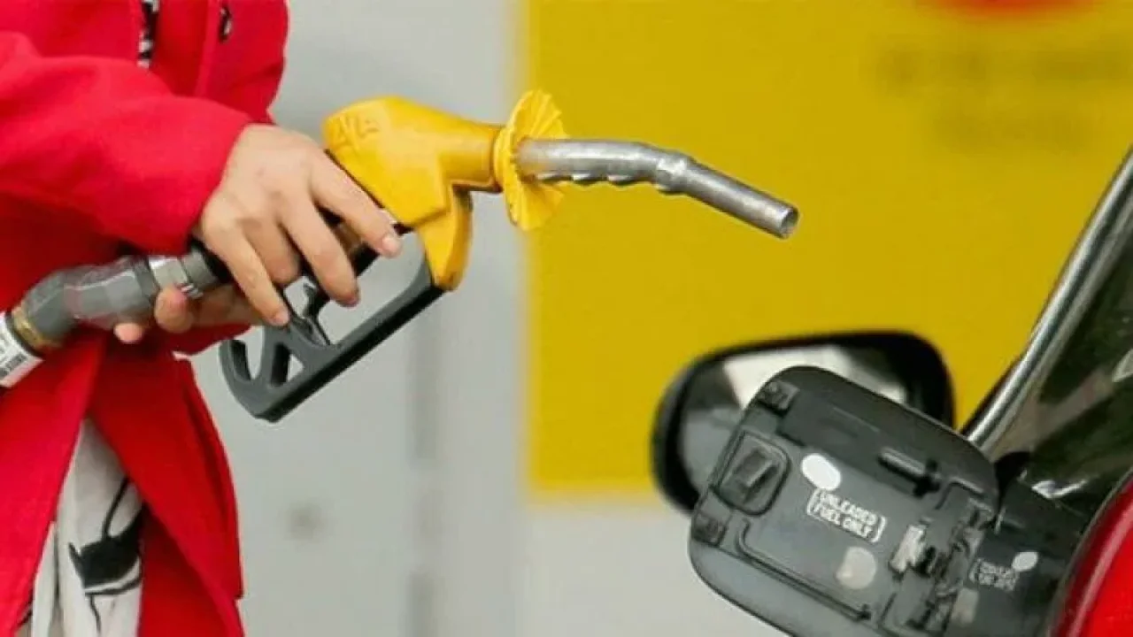 Akaryakıtta fiyatlar değişiyor: Motorine indirim geldi