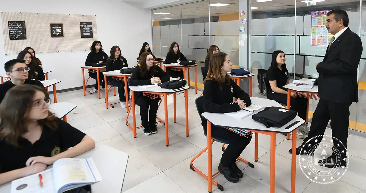 MEB'e Göre Öğretmen Başına Düşen Öğrenci Sayısı 17'den 14'e Geriledi